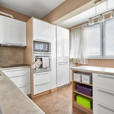 Spacious & Cozy Pastel Flat In Apartament Burgas City