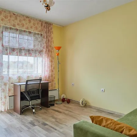 Spacious & Cozy Pastel Flat In