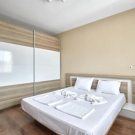 Spacious & Cozy Pastel Flat In Apartament